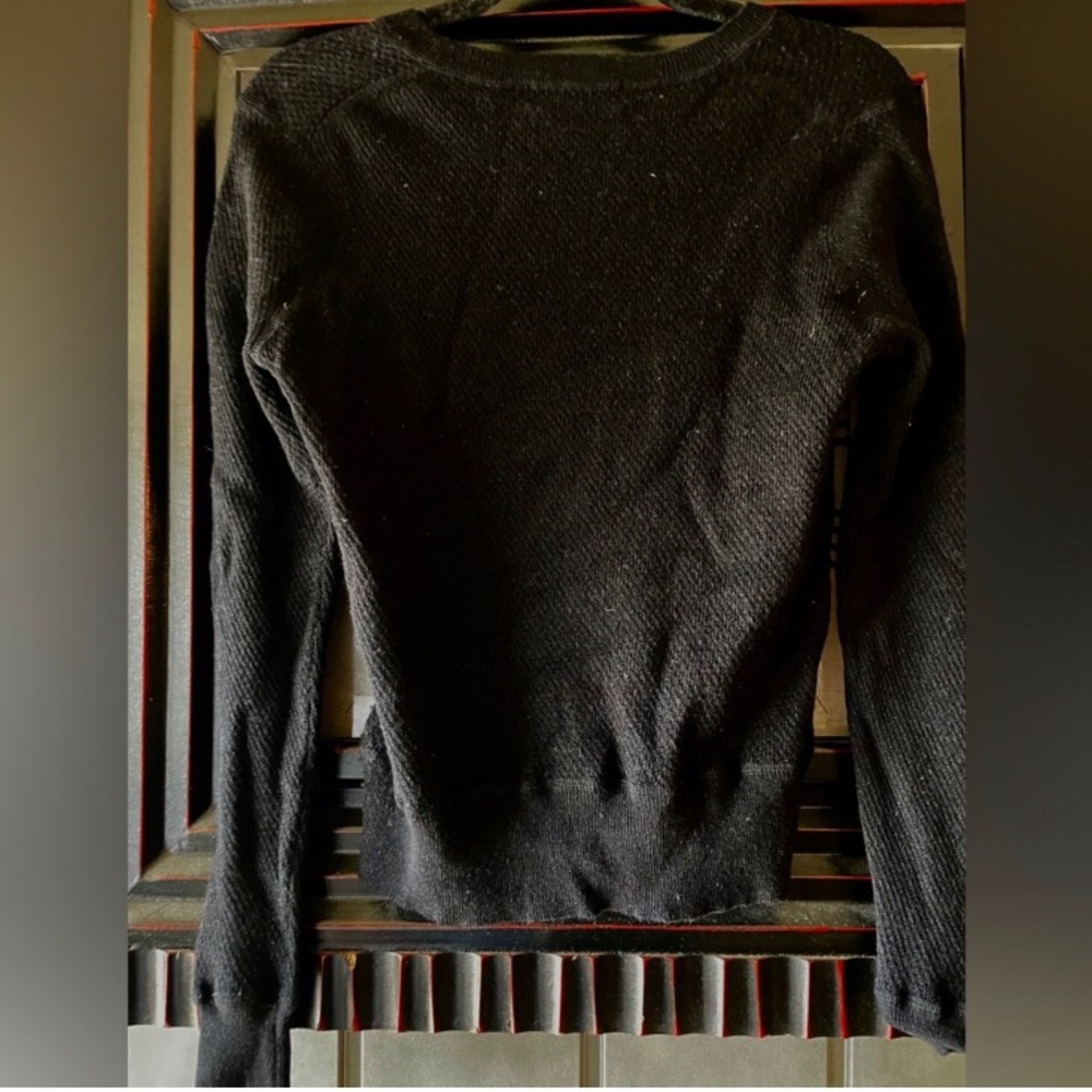 BANANA REPUBLIC- Women’s Extra Fine Italian Black Knit Crewneck Merino Sweater - Picture 3 of 3